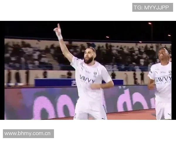 本泽马重返赛场展现传奇风采球迷期待他再次引领球队辉煌